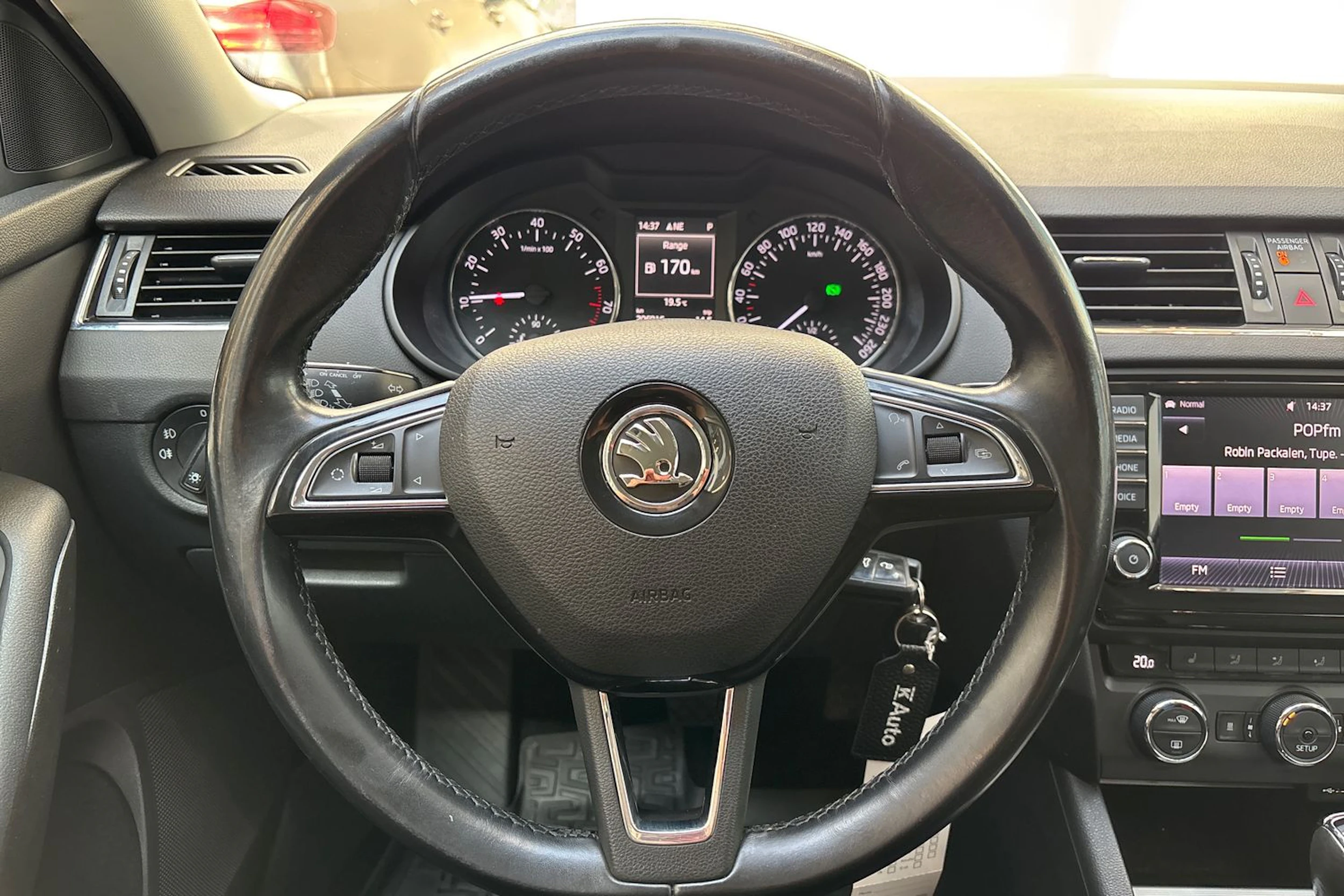 ruskea (beige) Skoda Octavia 2014 kuva 15.