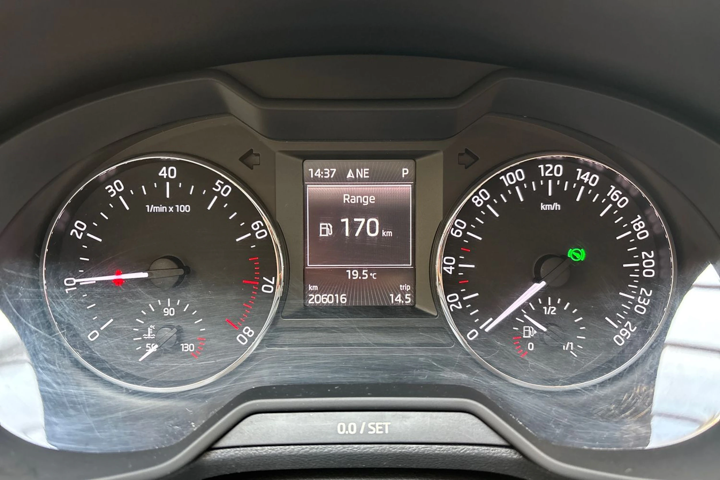 ruskea (beige) Skoda Octavia 2014 kuva 16.