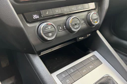 ruskea (beige) Skoda Octavia 2014 kuva 20.