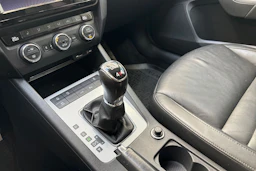 ruskea (beige) Skoda Octavia 2014 kuva 21.