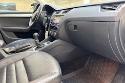 ruskea (beige) Skoda Octavia 2014 kuva 23.