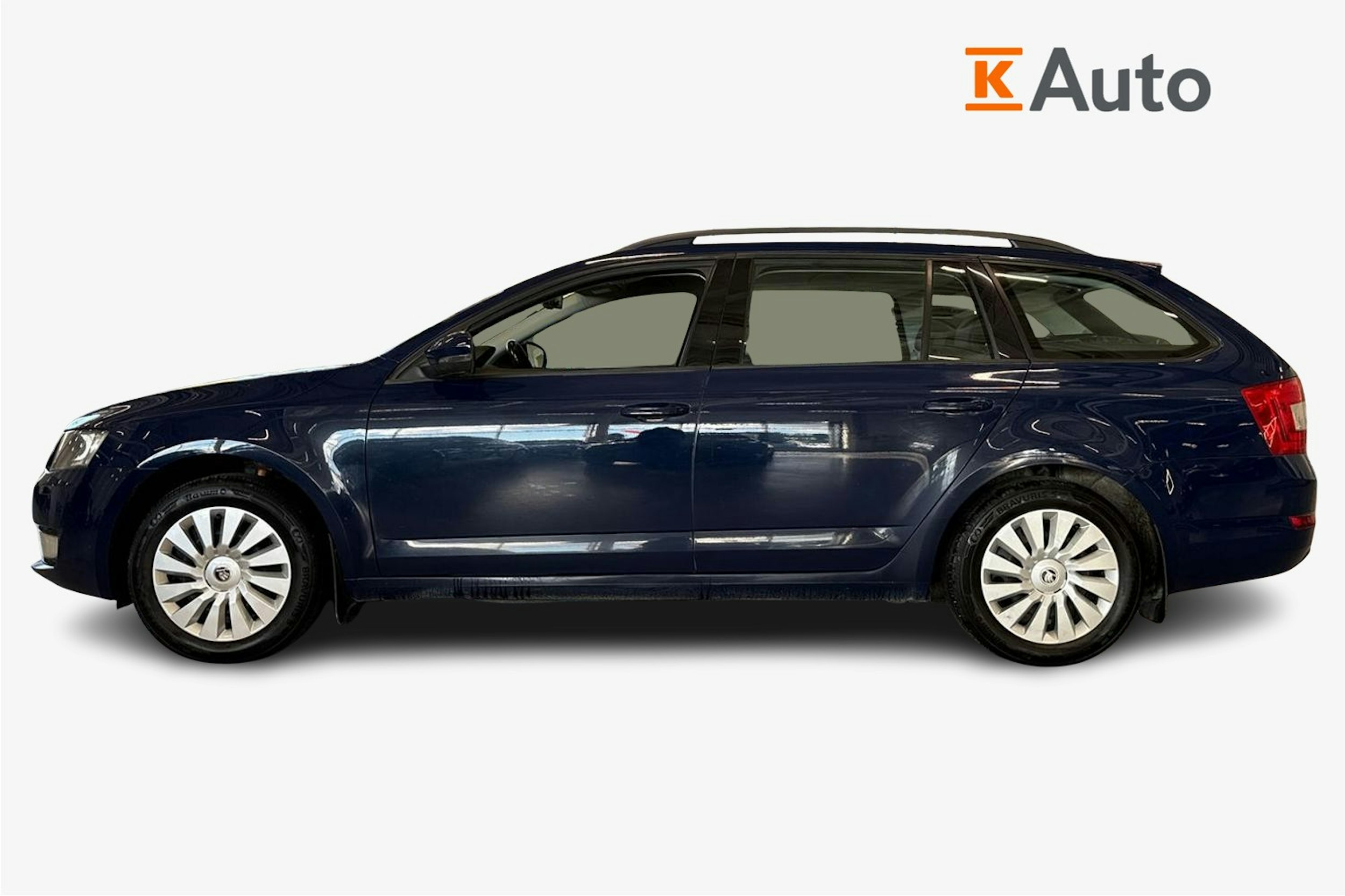 sininen Skoda Octavia 2014 kuva 6.