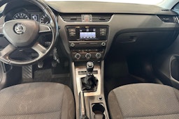 sininen Skoda Octavia 2014 kuva 9.