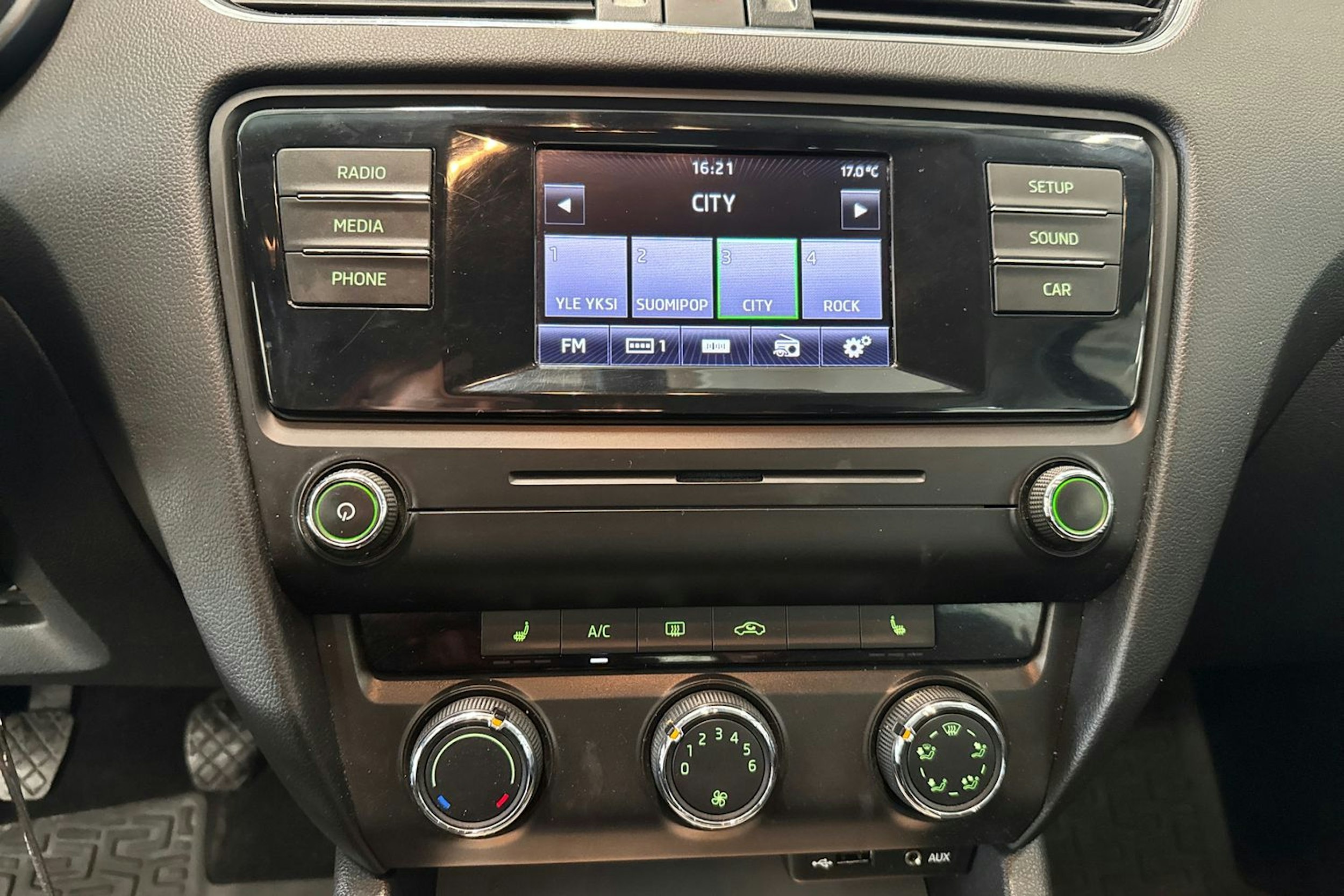 sininen Skoda Octavia 2014 kuva 16.