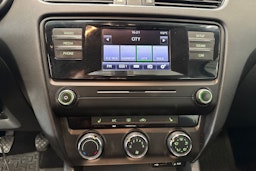 sininen Skoda Octavia 2014 kuva 16.