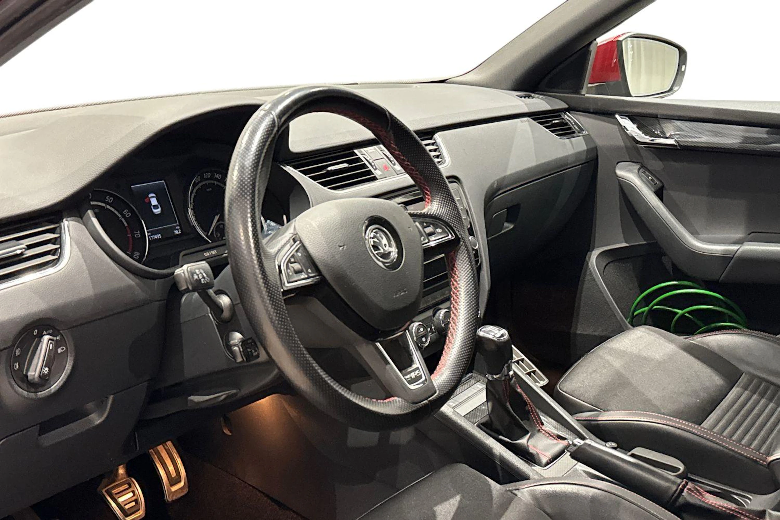 punainen Skoda Octavia 2014 kuva 6.