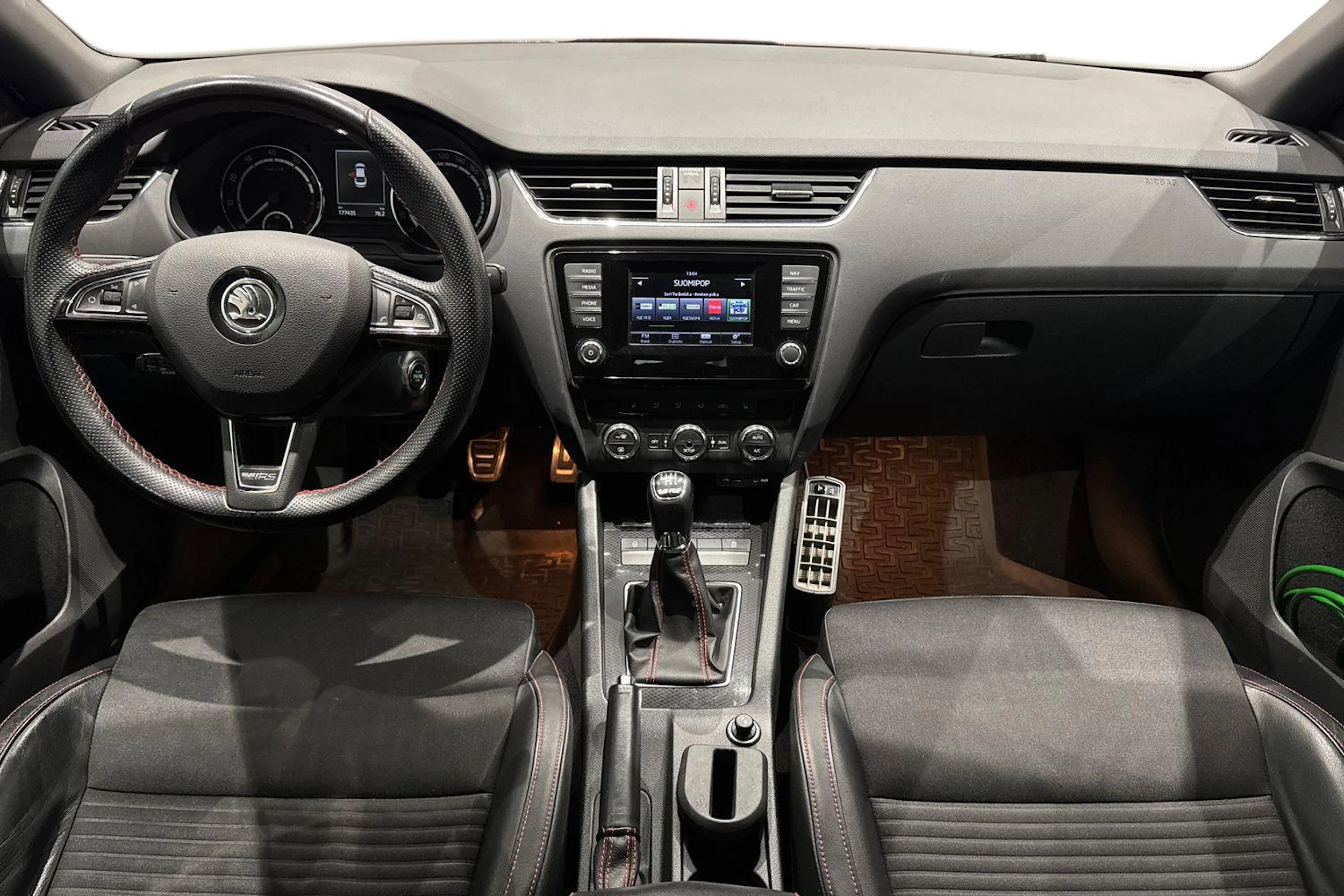 punainen Skoda Octavia 2014 kuva 7.