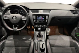 punainen Skoda Octavia 2014 kuva 7.