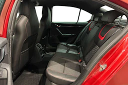 punainen Skoda Octavia 2014 kuva 8.