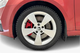 punainen Skoda Octavia 2014 kuva 9.