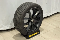 punainen Skoda Octavia 2014 kuva 11.