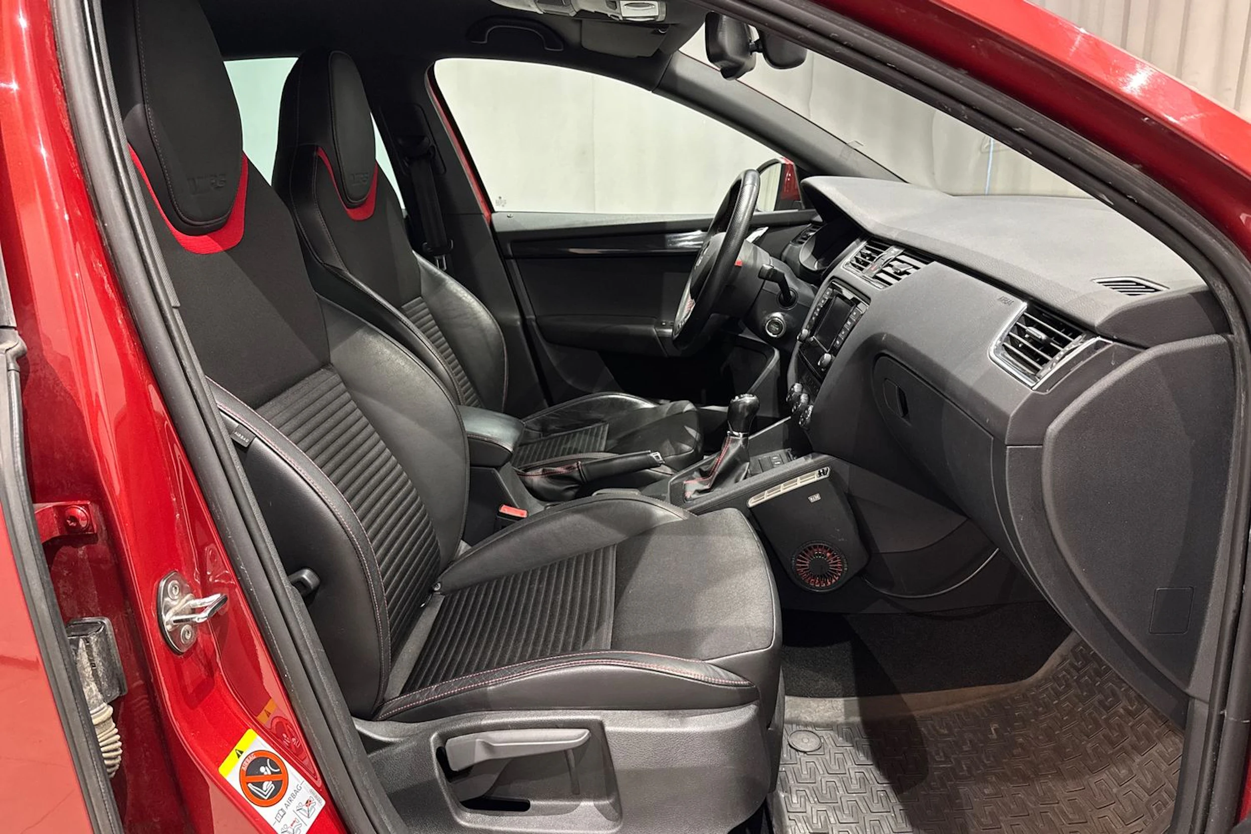 punainen Skoda Octavia 2014 kuva 13.