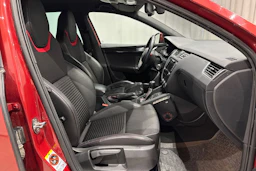punainen Skoda Octavia 2014 kuva 13.