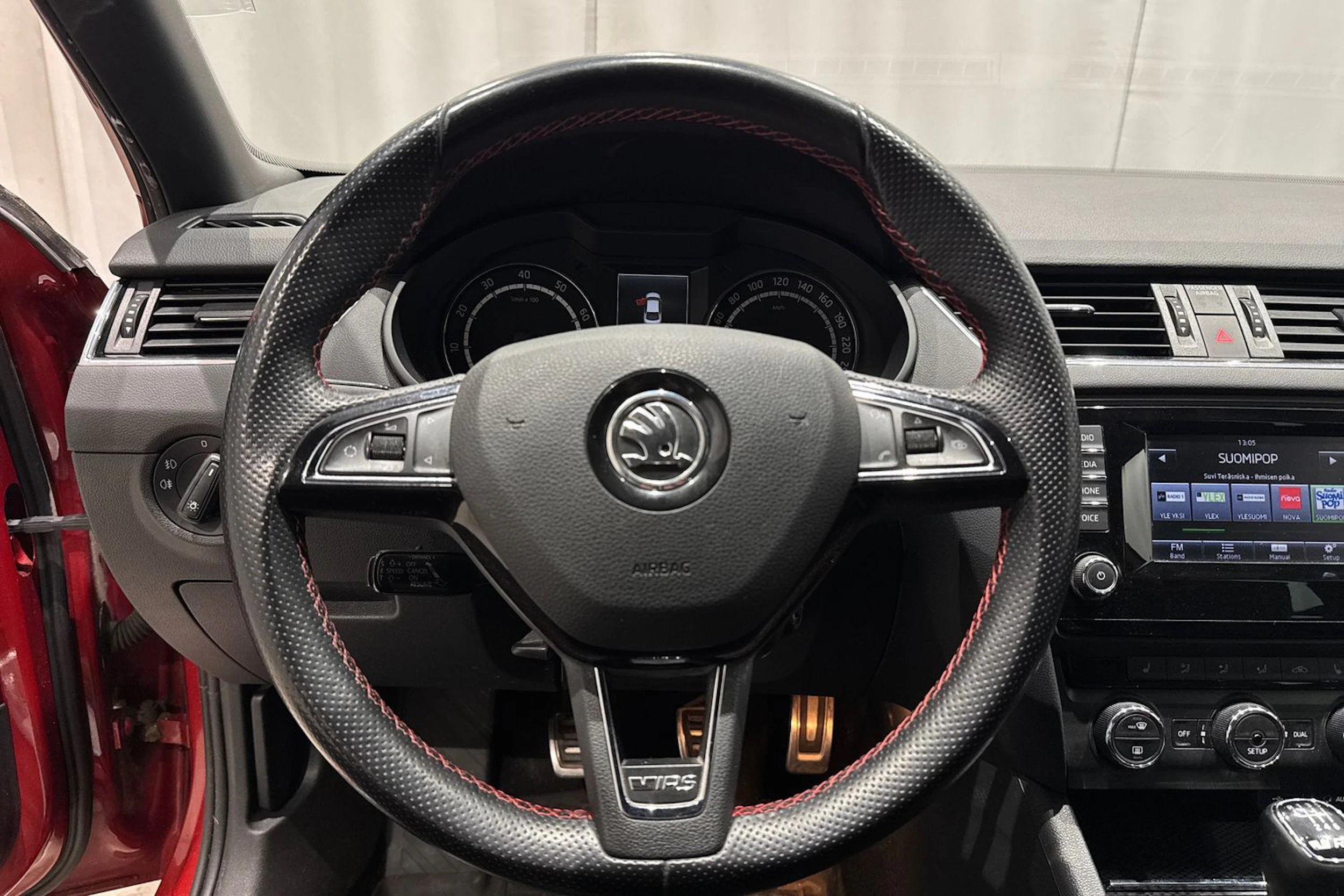 punainen Skoda Octavia 2014 kuva 14.