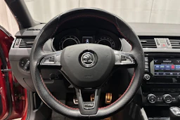 punainen Skoda Octavia 2014 kuva 14.