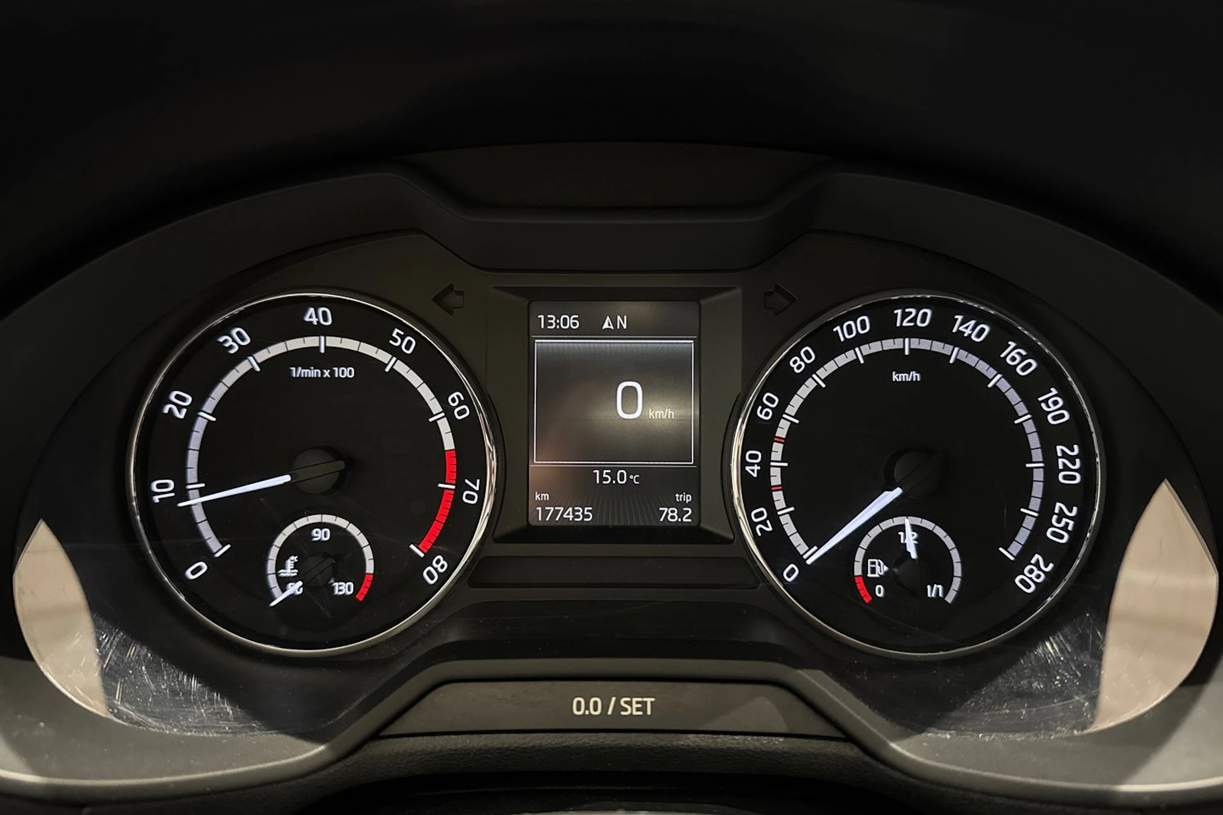 punainen Skoda Octavia 2014 kuva 15.