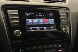 punainen Skoda Octavia 2014 kuva 16.