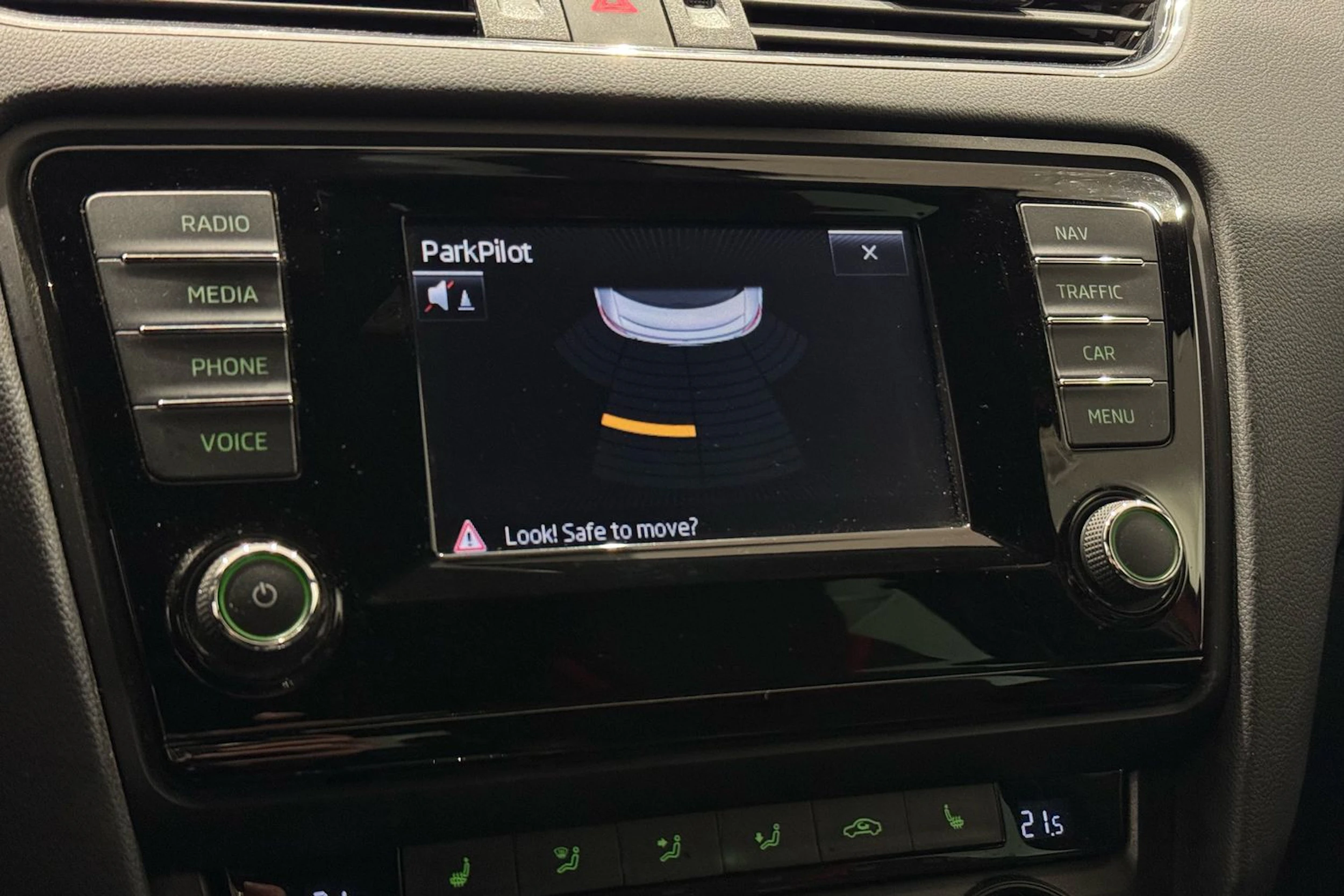 punainen Skoda Octavia 2014 kuva 17.