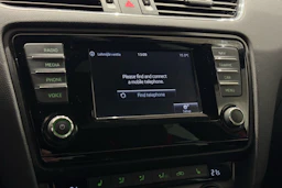 punainen Skoda Octavia 2014 kuva 18.