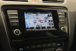 punainen Skoda Octavia 2014 kuva 19.