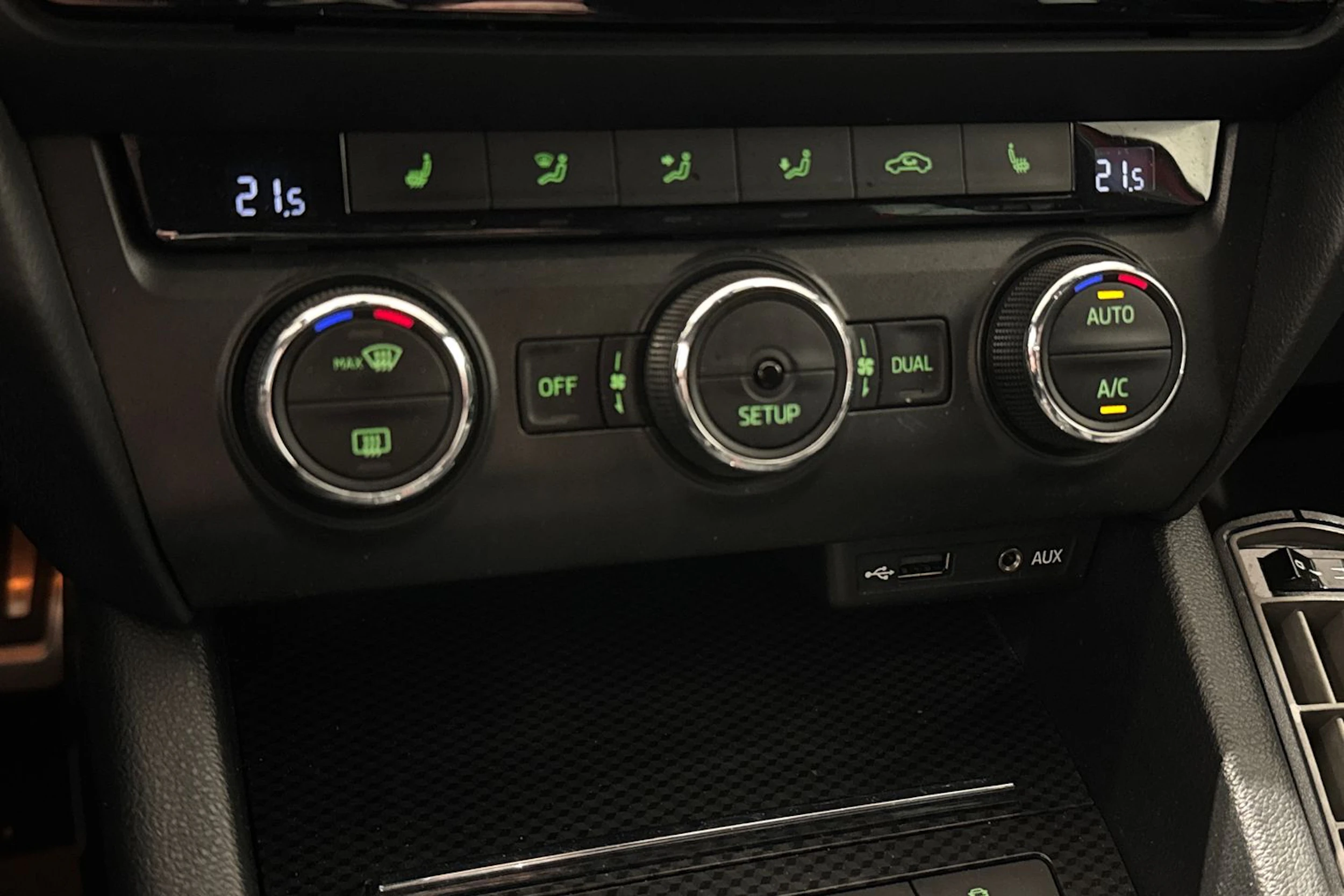 punainen Skoda Octavia 2014 kuva 20.