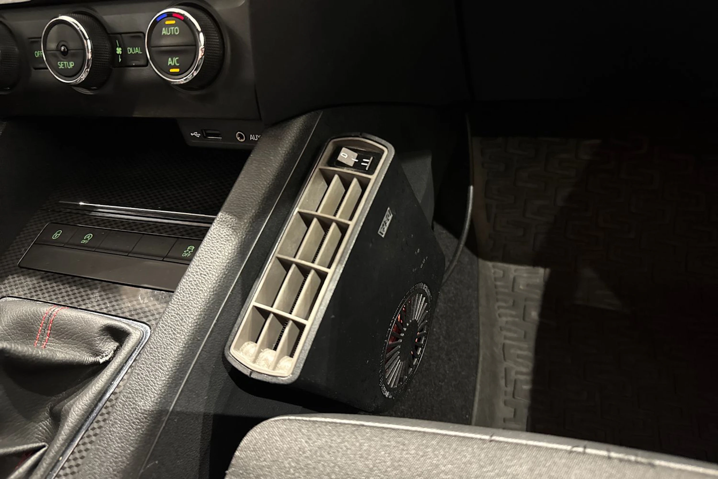 punainen Skoda Octavia 2014 kuva 21.