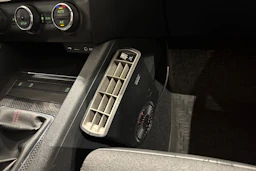 punainen Skoda Octavia 2014 kuva 21.