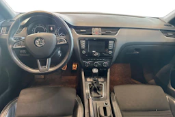 keltainen Skoda Octavia 2014 kuva 7.