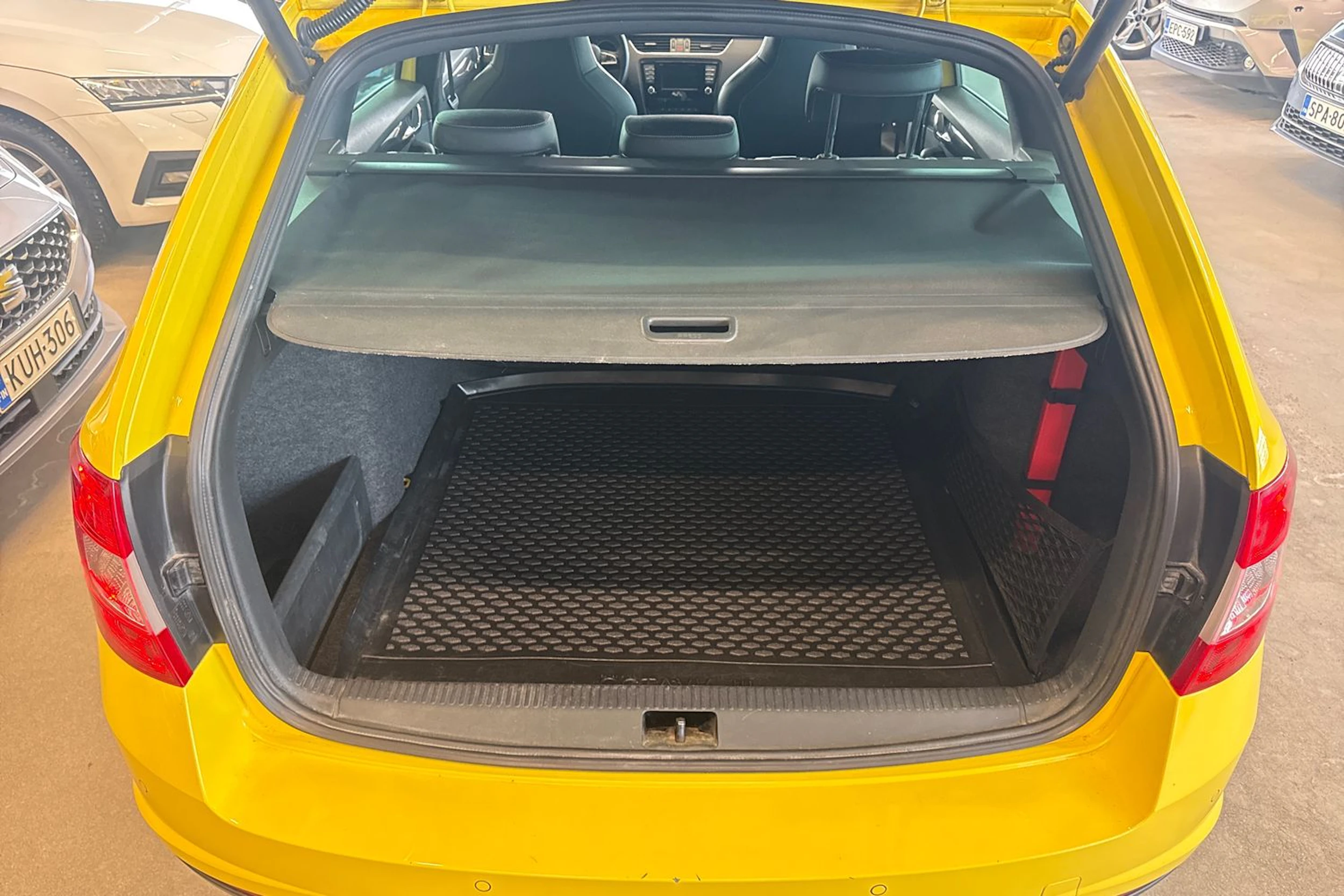 keltainen Skoda Octavia 2014 kuva 14.