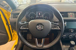 keltainen Skoda Octavia 2014 kuva 16.