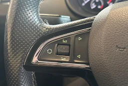 keltainen Skoda Octavia 2014 kuva 17.