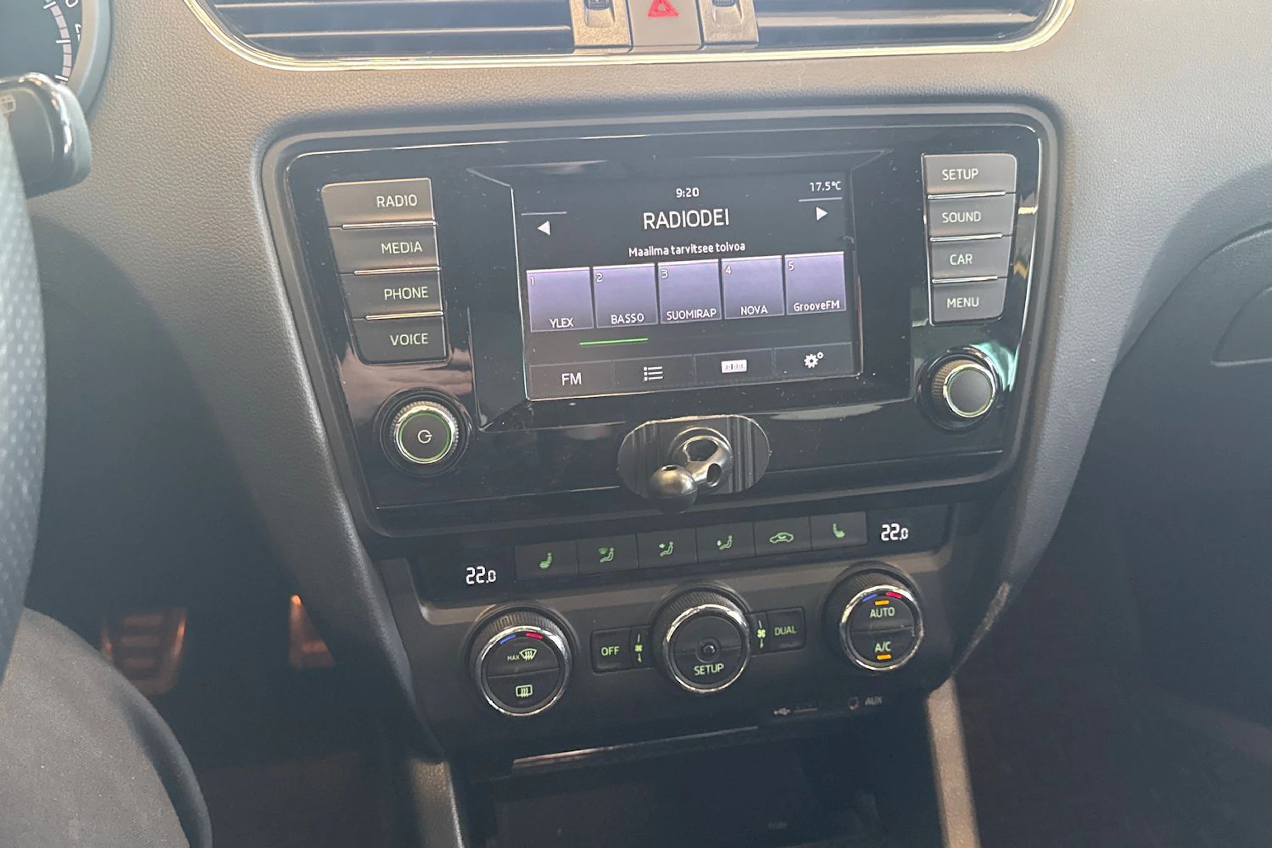 keltainen Skoda Octavia 2014 kuva 22.