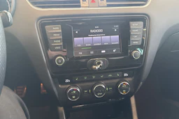 keltainen Skoda Octavia 2014 kuva 22.