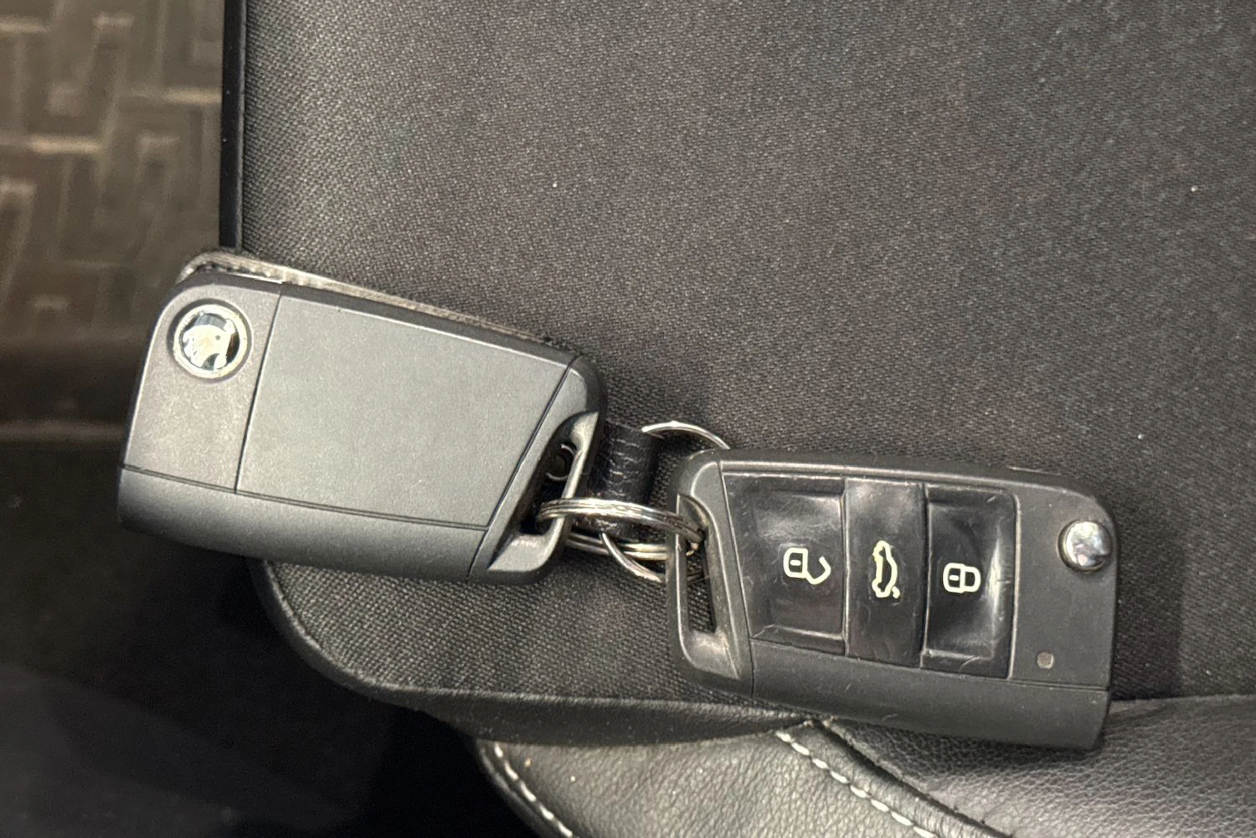 keltainen Skoda Octavia 2014 kuva 26.