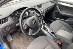 sininen Skoda Octavia 2014 kuva 3.
