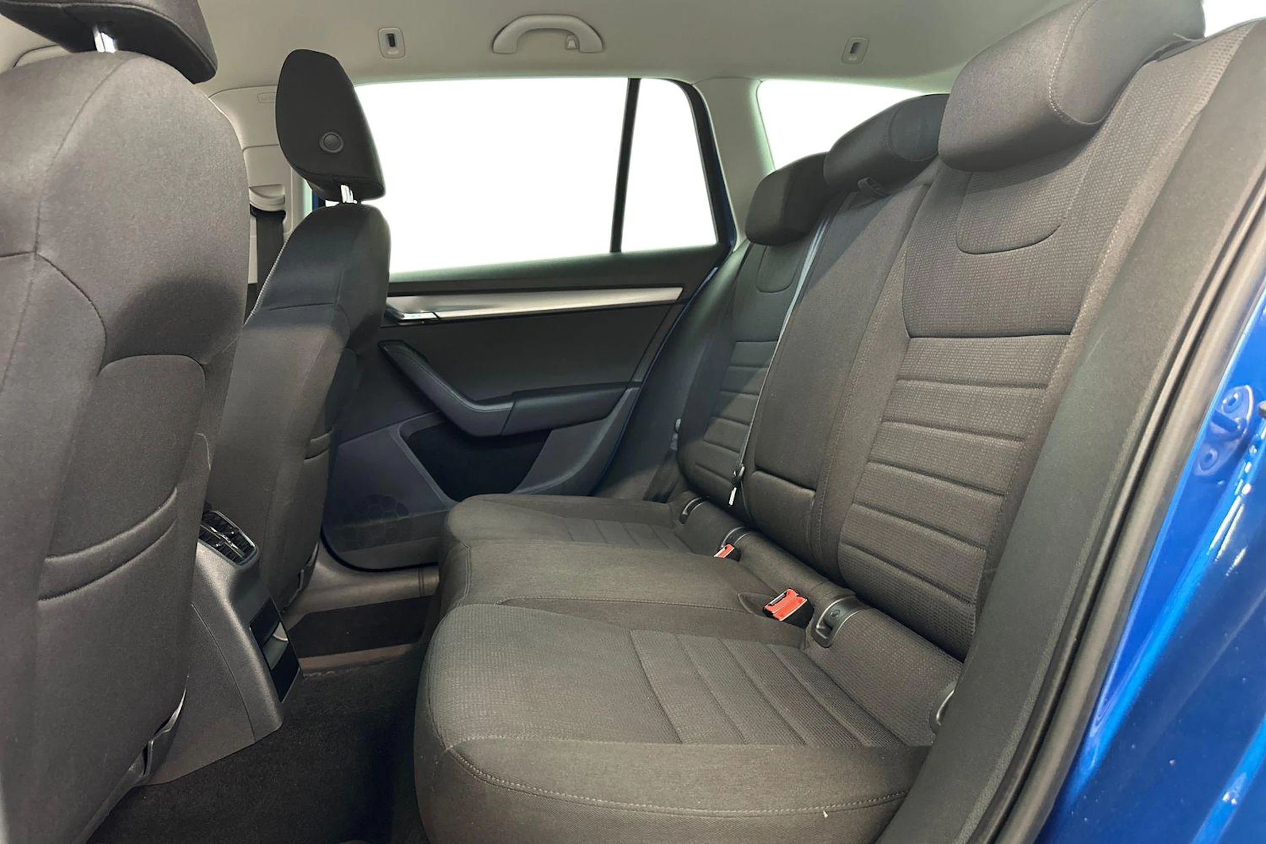 sininen Skoda Octavia 2014 kuva 8.