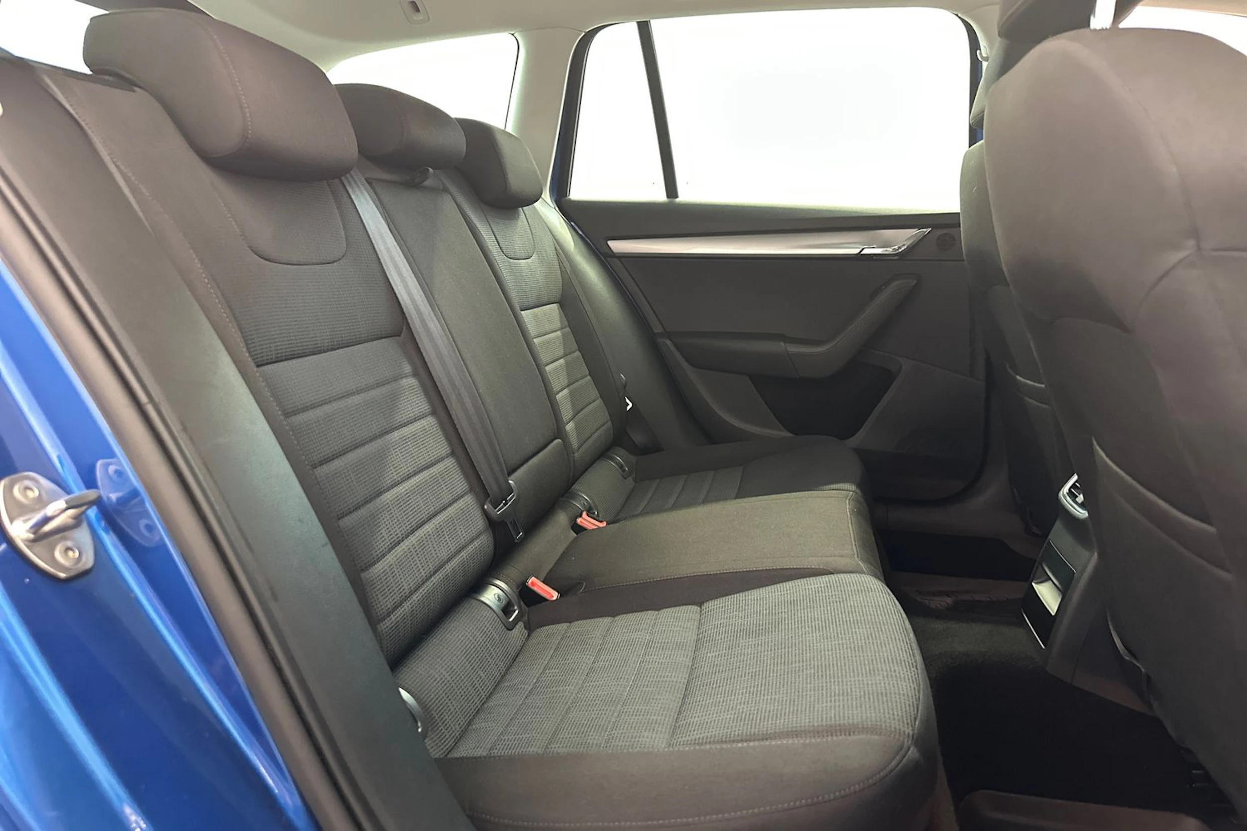 sininen Skoda Octavia 2014 kuva 10.