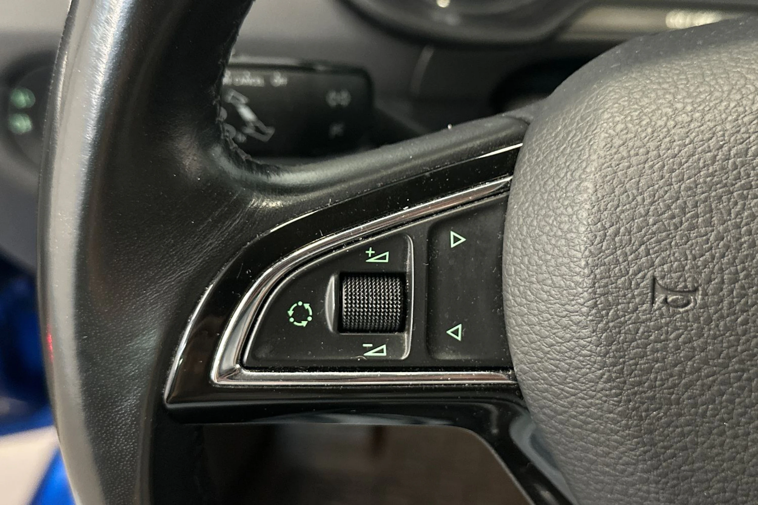 sininen Skoda Octavia 2014 kuva 17.