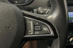 sininen Skoda Octavia 2014 kuva 18.