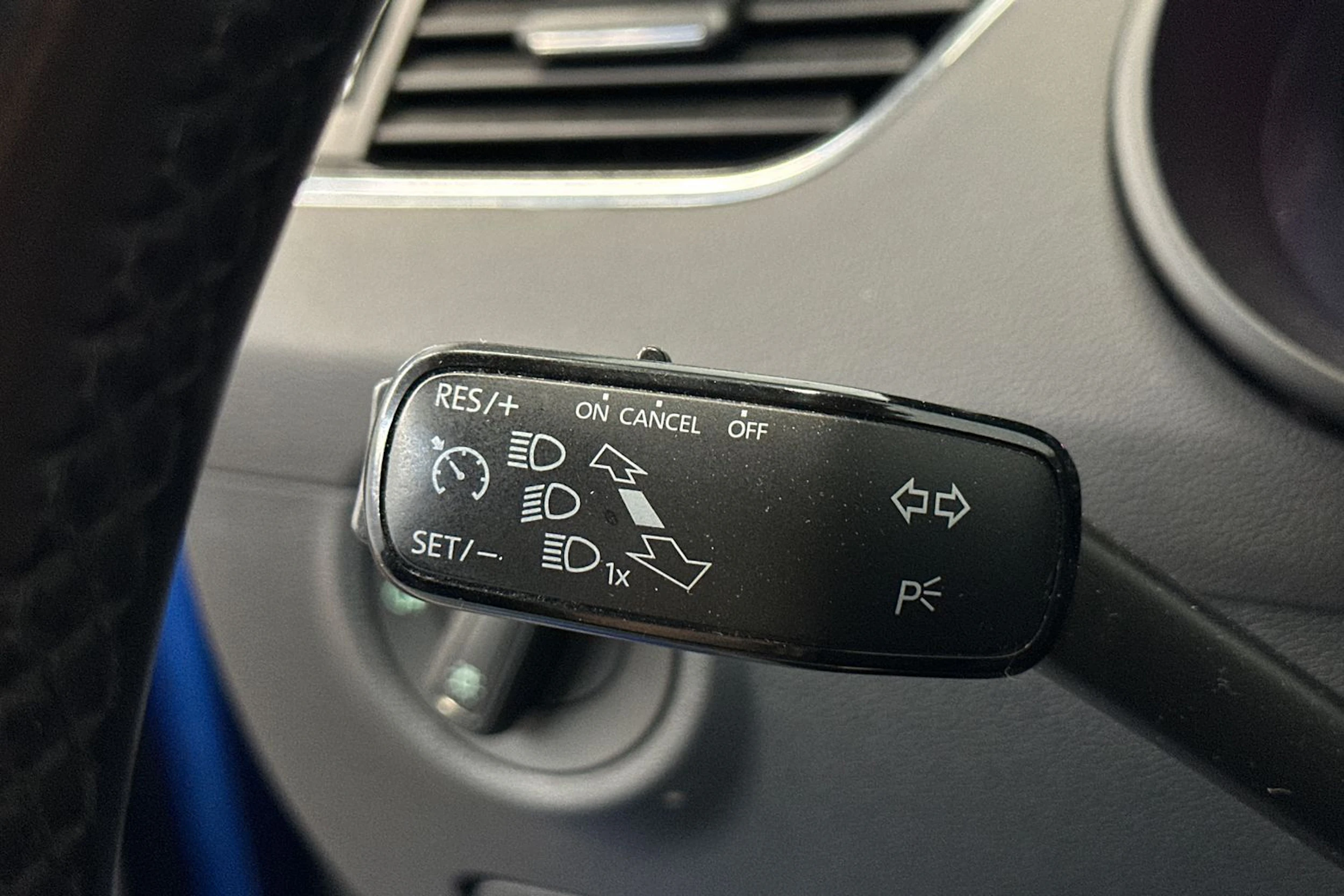 sininen Skoda Octavia 2014 kuva 19.