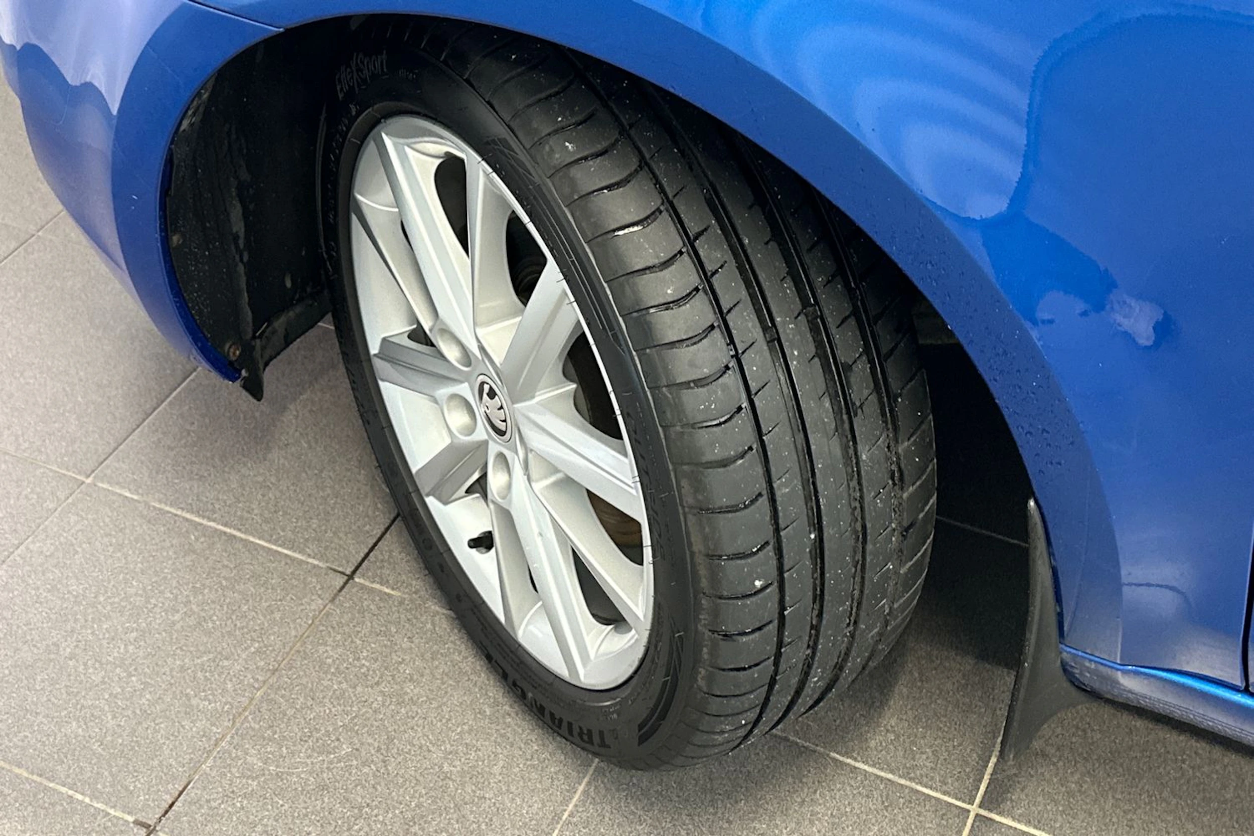 sininen Skoda Octavia 2014 kuva 26.