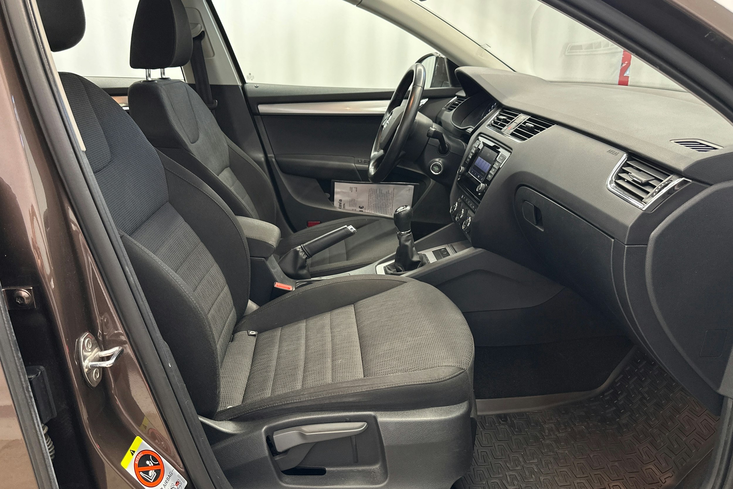 met. ruskea (beige) Skoda Octavia 2014 kuva 14.