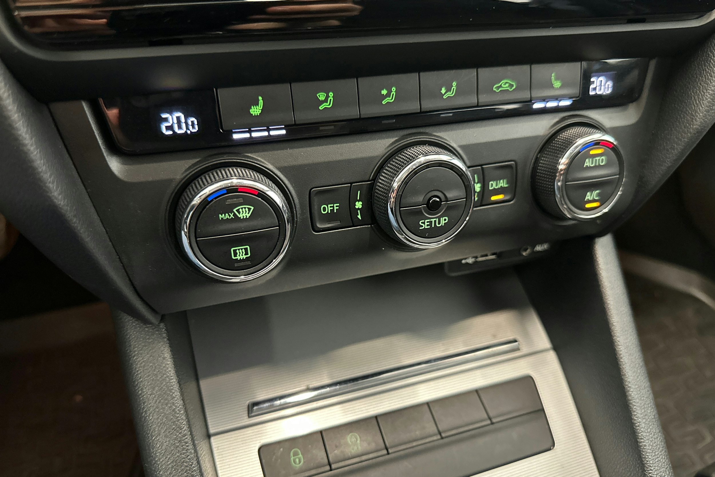 met. ruskea (beige) Skoda Octavia 2014 kuva 24.