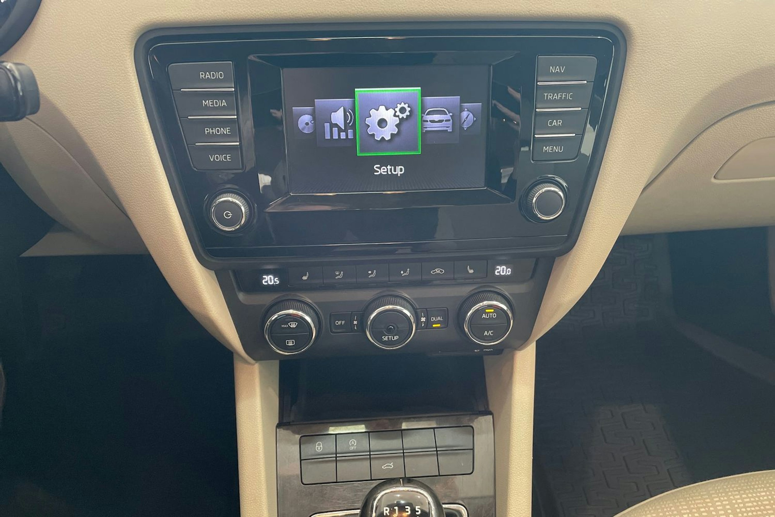 Sininen Skoda OCTAVIA 2014 kuva 20.