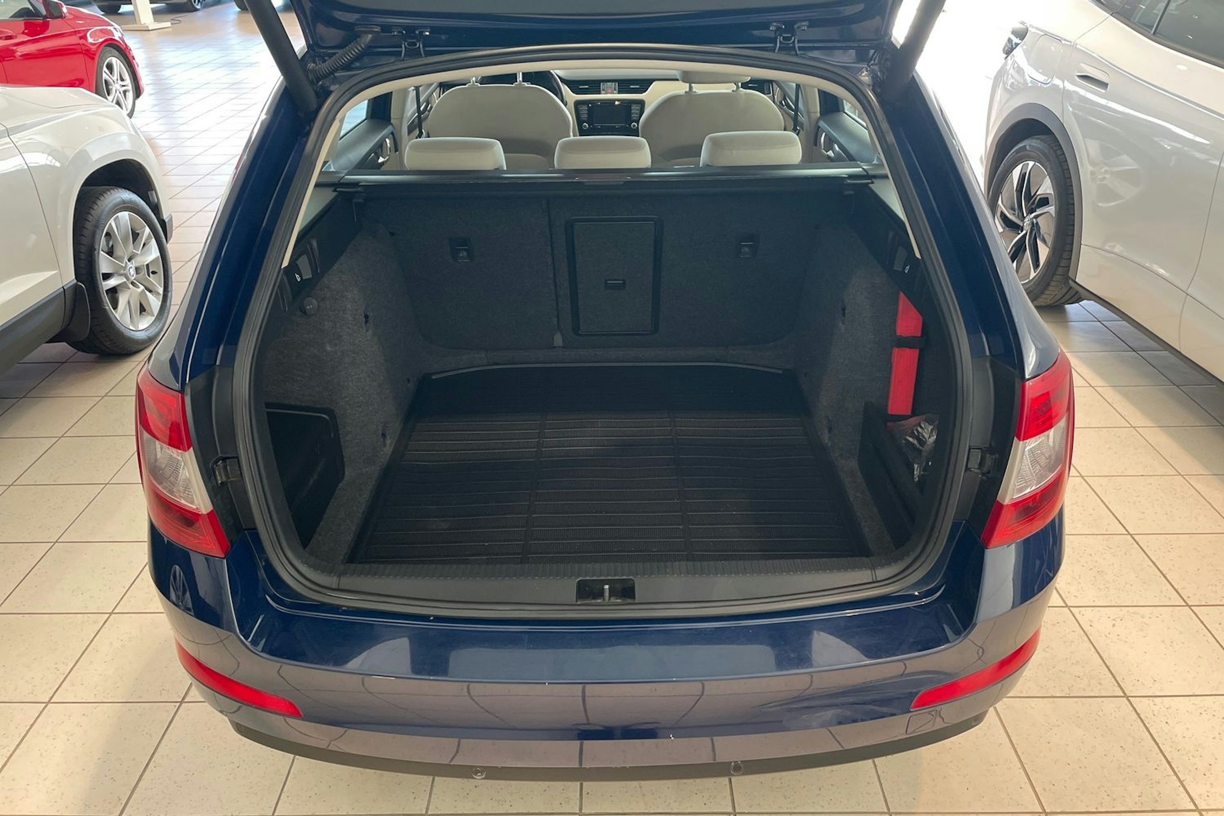 Sininen Skoda OCTAVIA 2014 kuva 28.