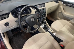 punainen Skoda Octavia 2014 kuva 7.