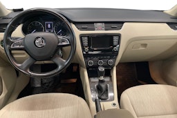 punainen Skoda Octavia 2014 kuva 9.