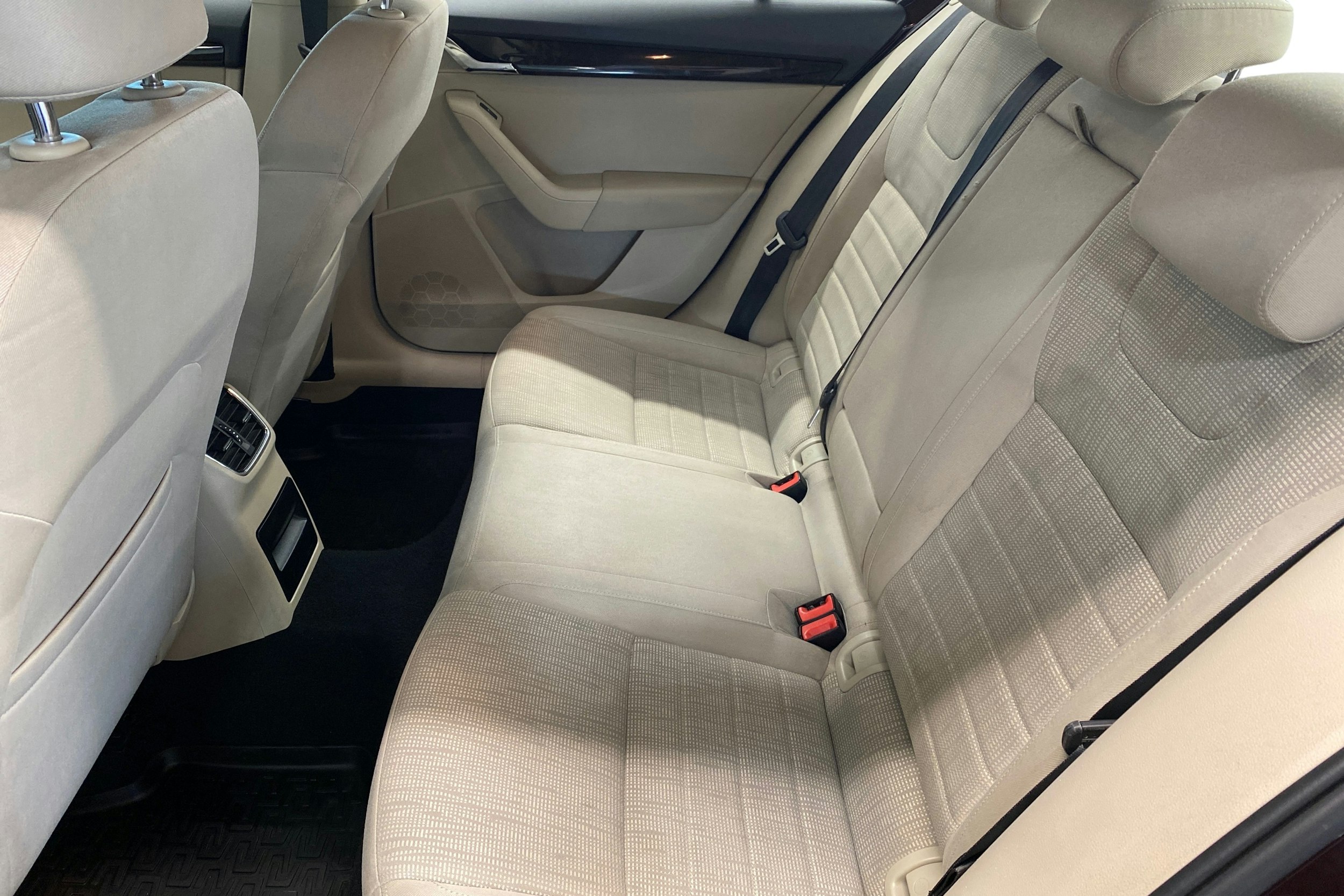 punainen Skoda Octavia 2014 kuva 10.