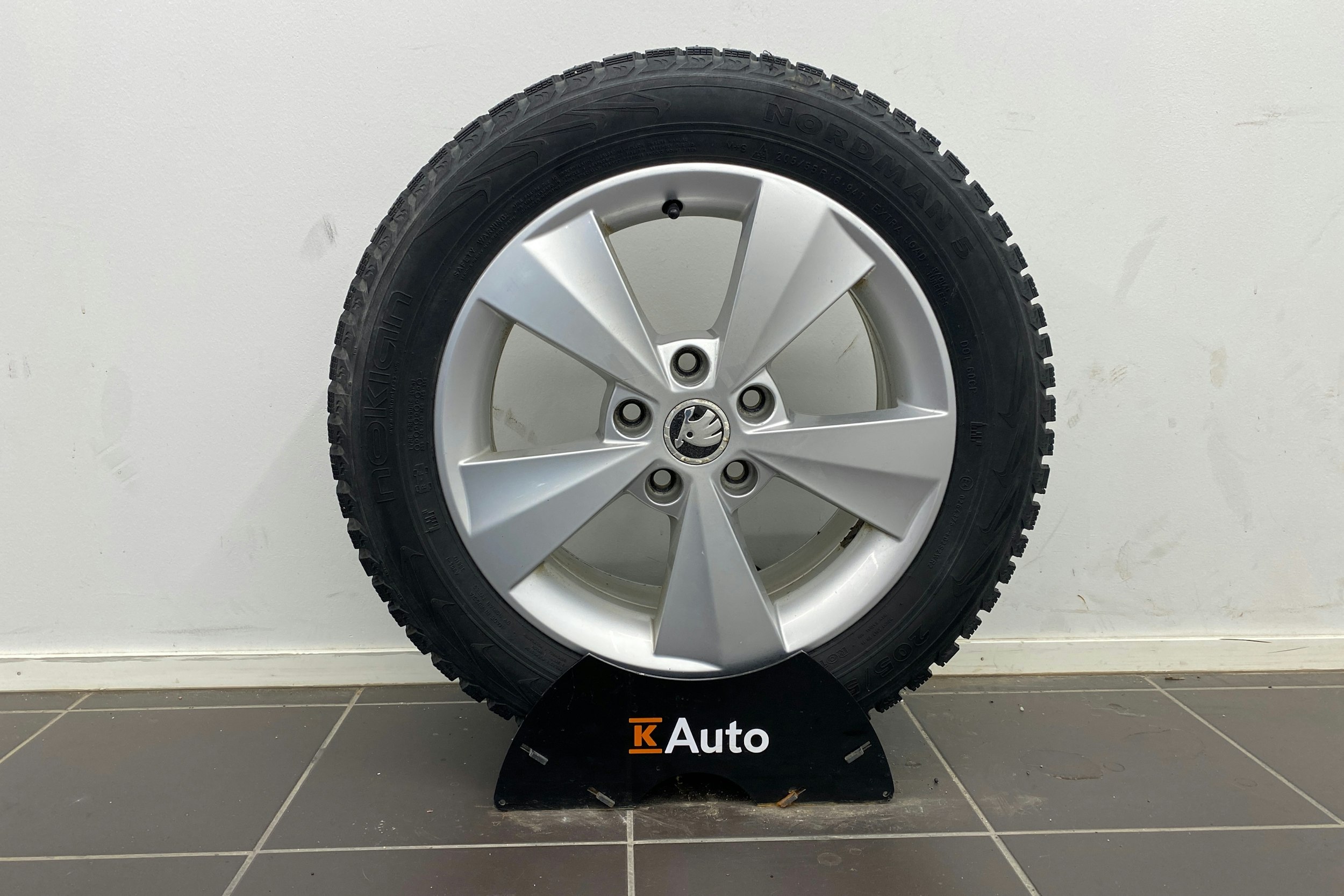 punainen Skoda Octavia 2014 kuva 13.