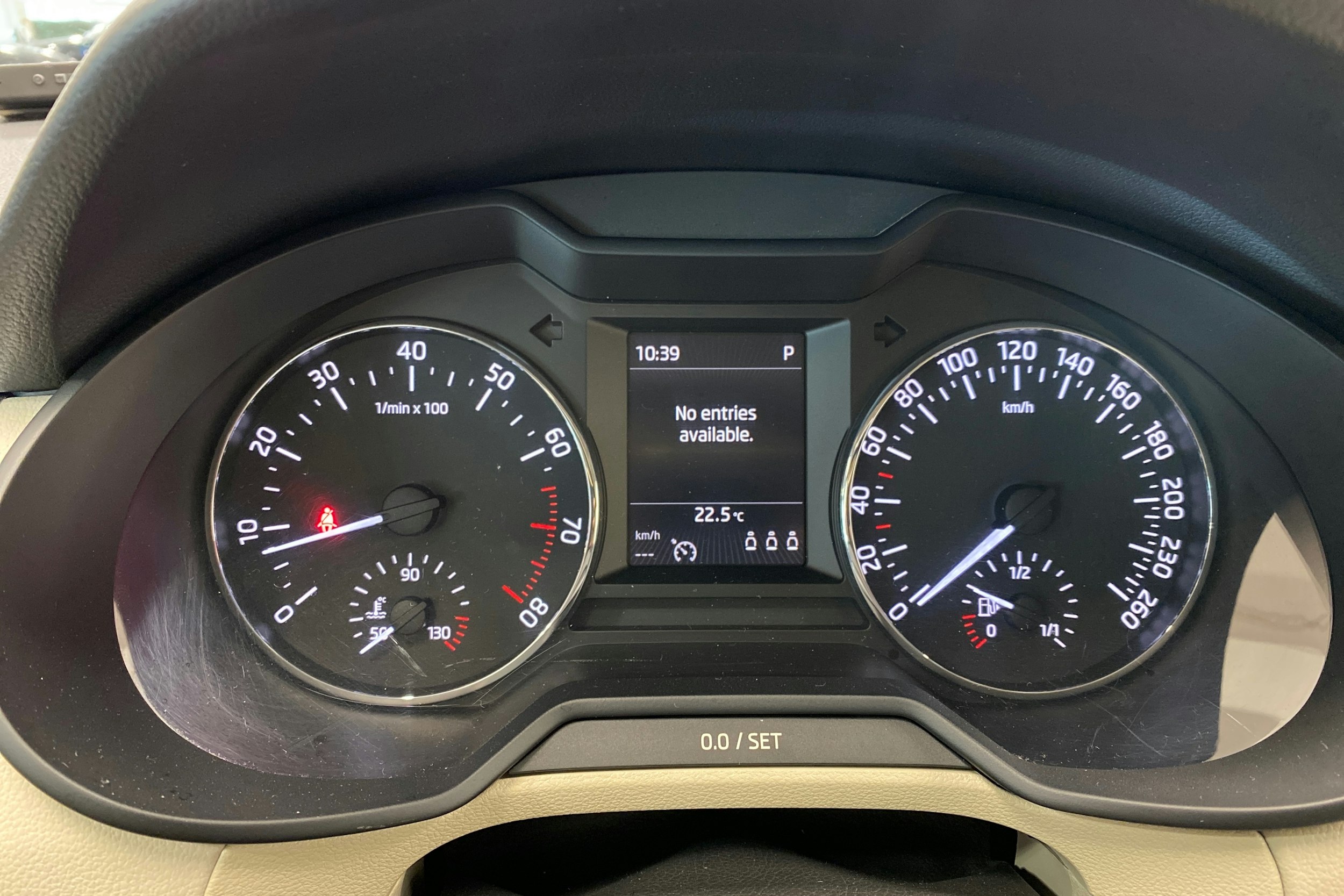 punainen Skoda Octavia 2014 kuva 14.